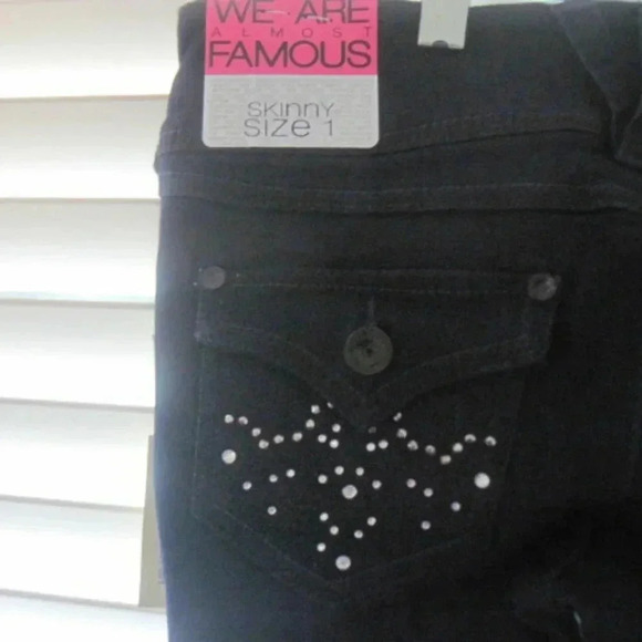 NWT ALMOST FAMOUS Dark Wash Skinny Jeans Size 1 - Picture 5 of 9